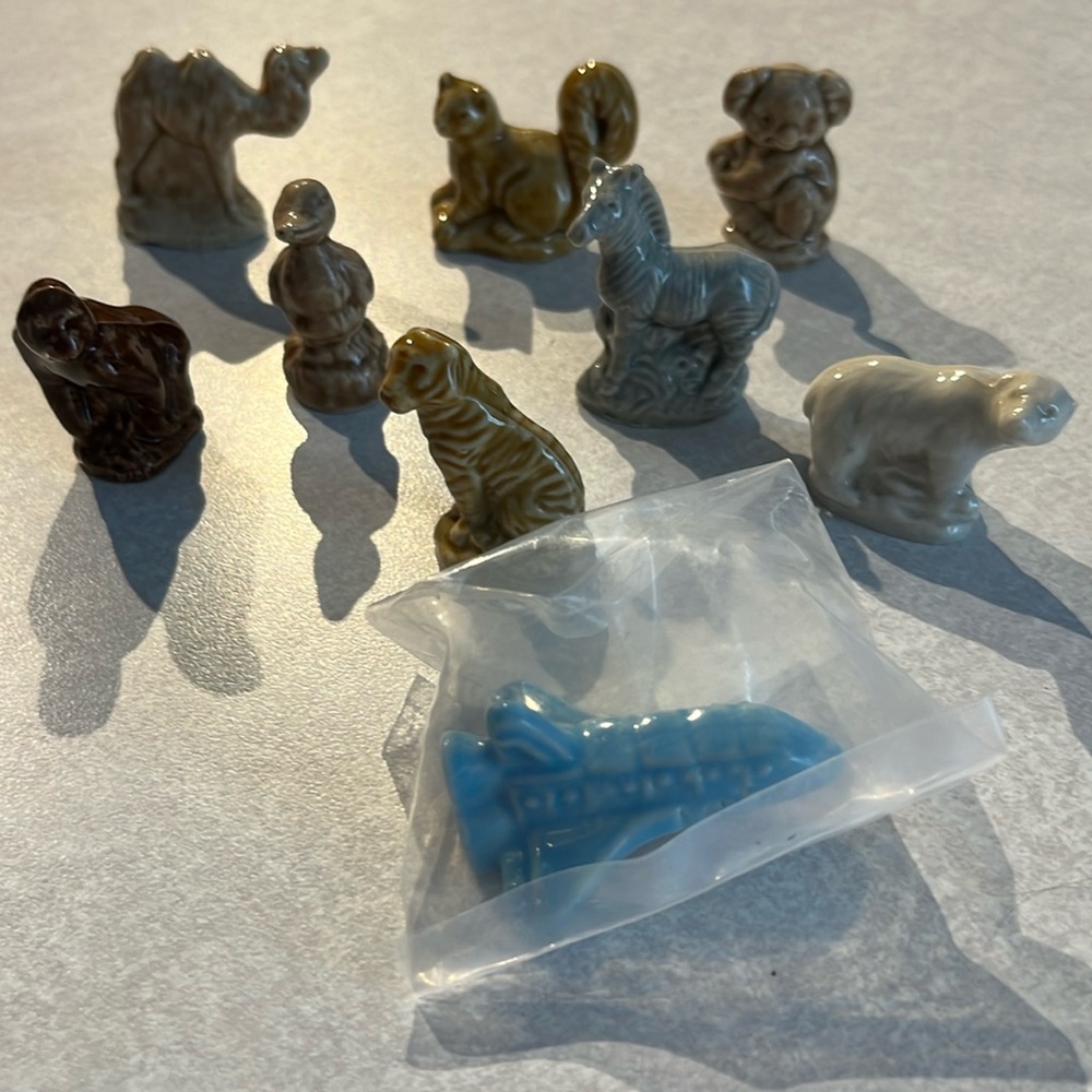 Set of 9 red rose miniatures